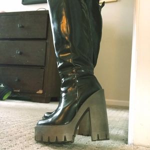 Knee high size 6 Platform shiny leather boots.